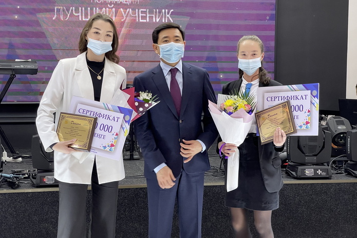 Лучшие молодые люди Усть-Каменогорска получили награду 